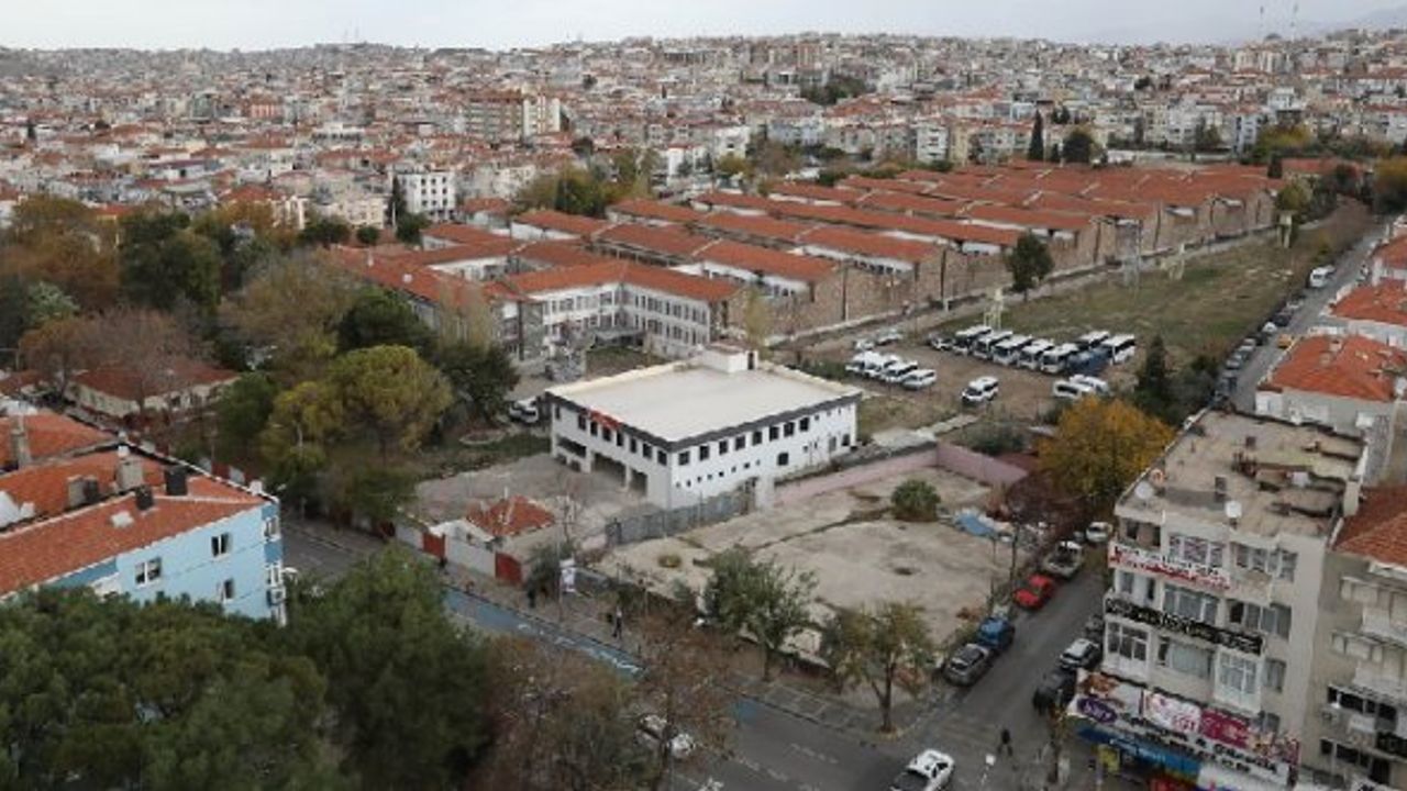 İzmir Buca Adnan Kahveci Caddesi trafiği için kesintisiz ulaşım