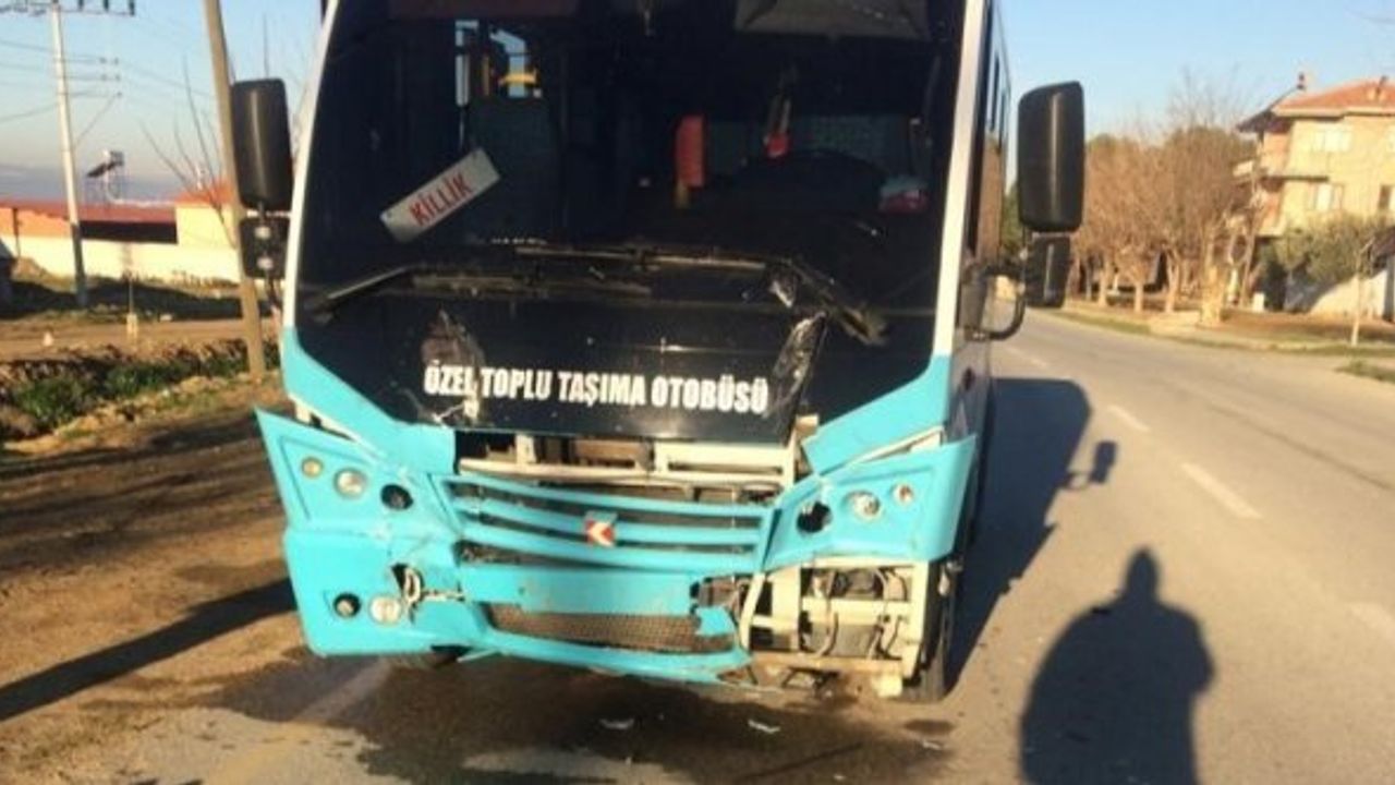 Manisa Alaşehir Işıklar Mahallesi trafik kazası: 4 yaralı