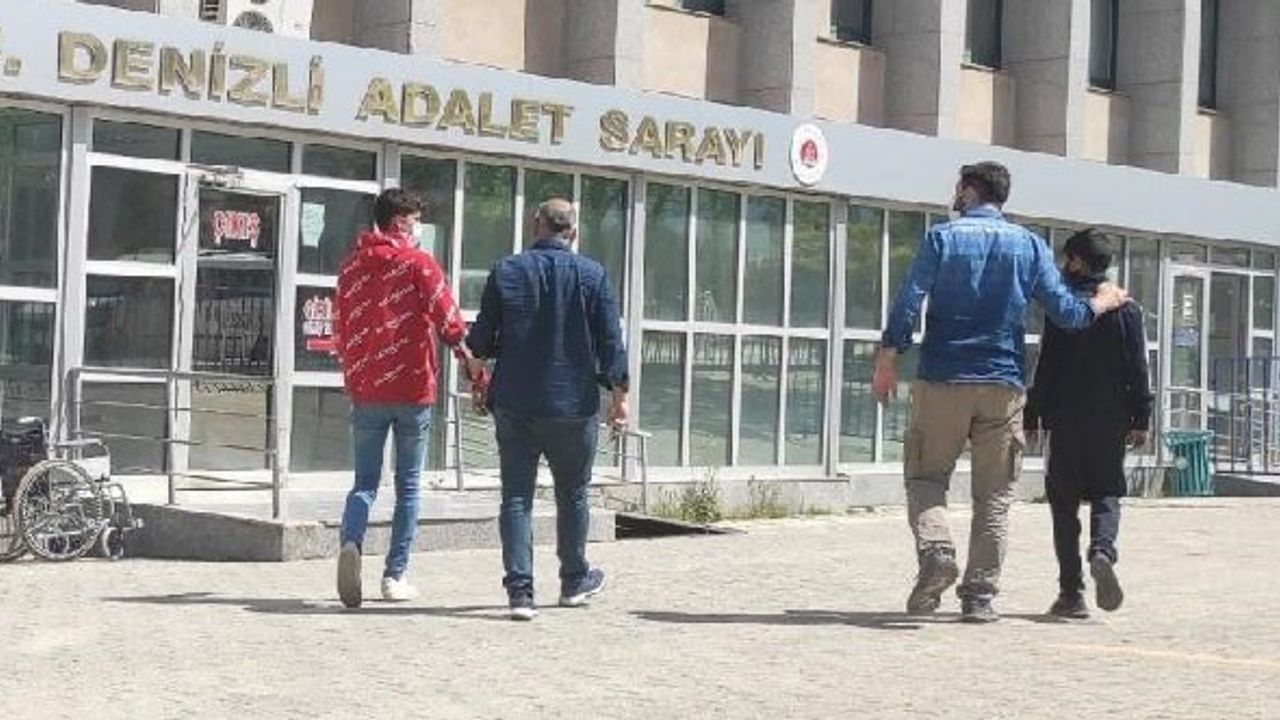 Denizli Merkezefendi Muratdede Mahallesi Mehmet Akif Ersoy Anadolu Lisesi önünde bıçaklı kavga