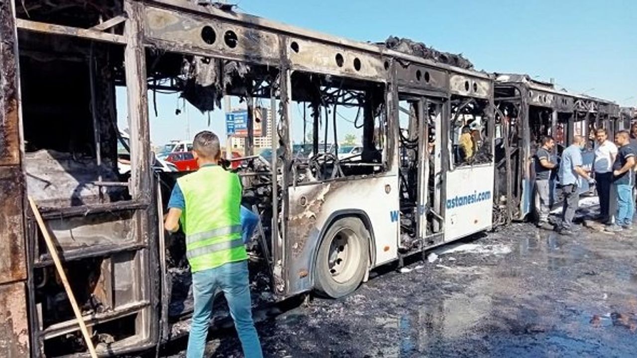 İzmir Çiğli’de belediye otobüsü yandı: Çiğli Ataşehir Mahallesi Caher Dudayev Bulvarı yangın