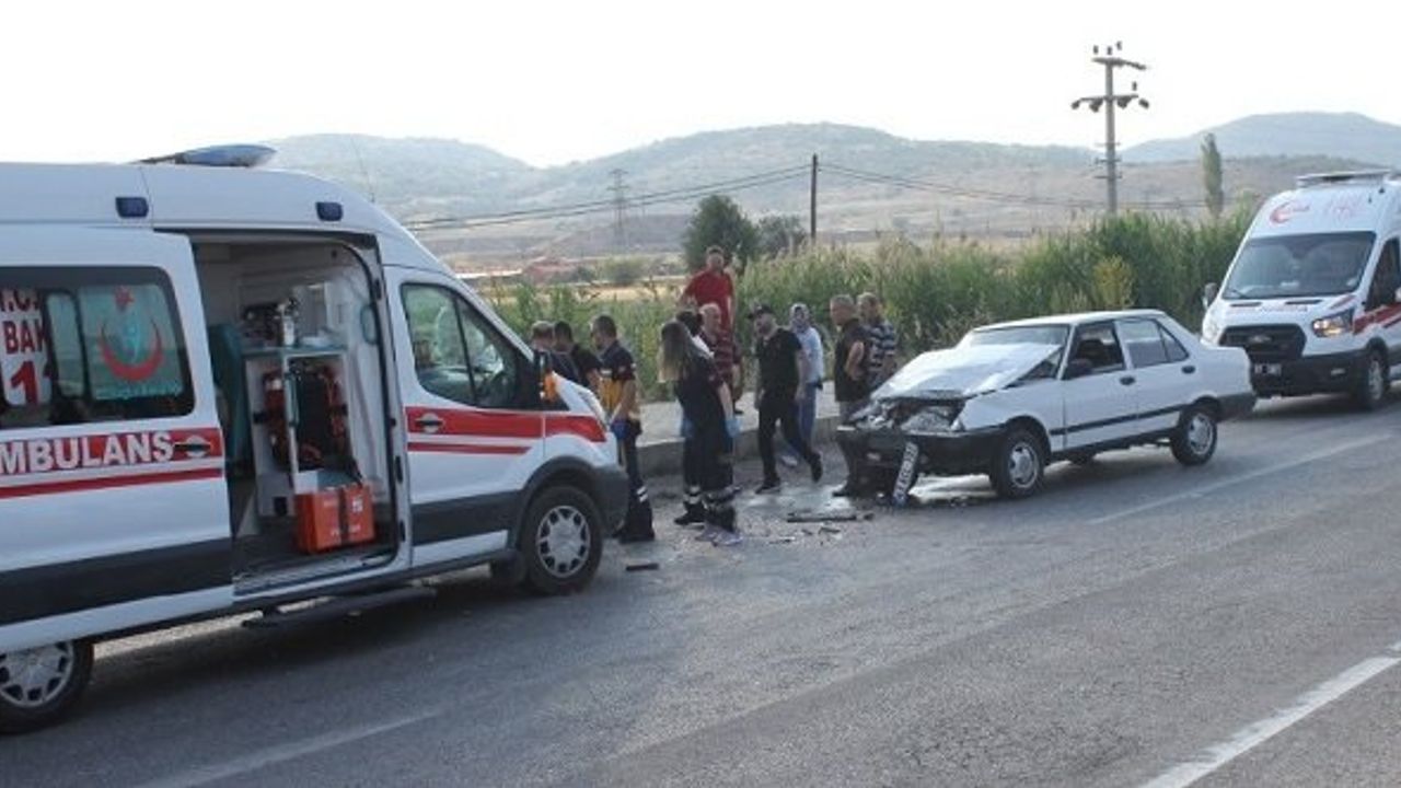 Kütahya Tavşanlı Harmancık yolunda trafik kazası: 6 yaralı