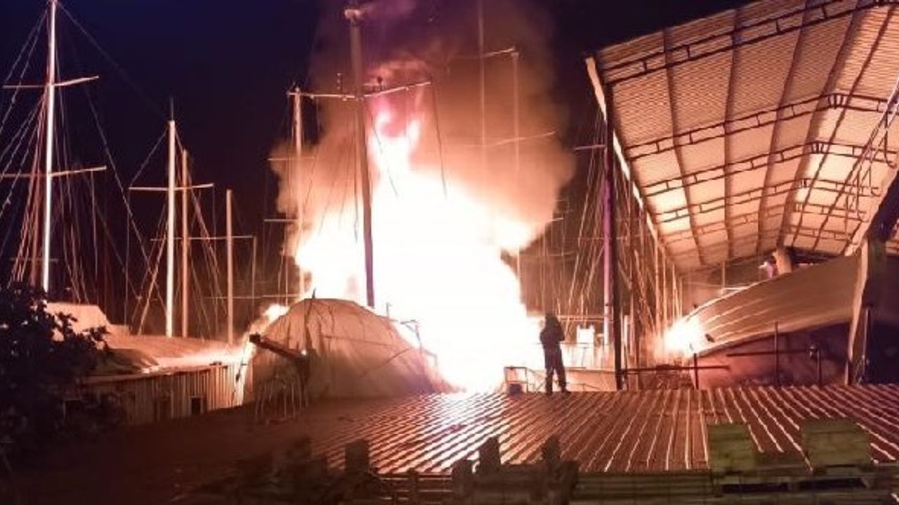 Muğla Fethiye Karagözler yangın: 4 ahşap tekne zarar gördü