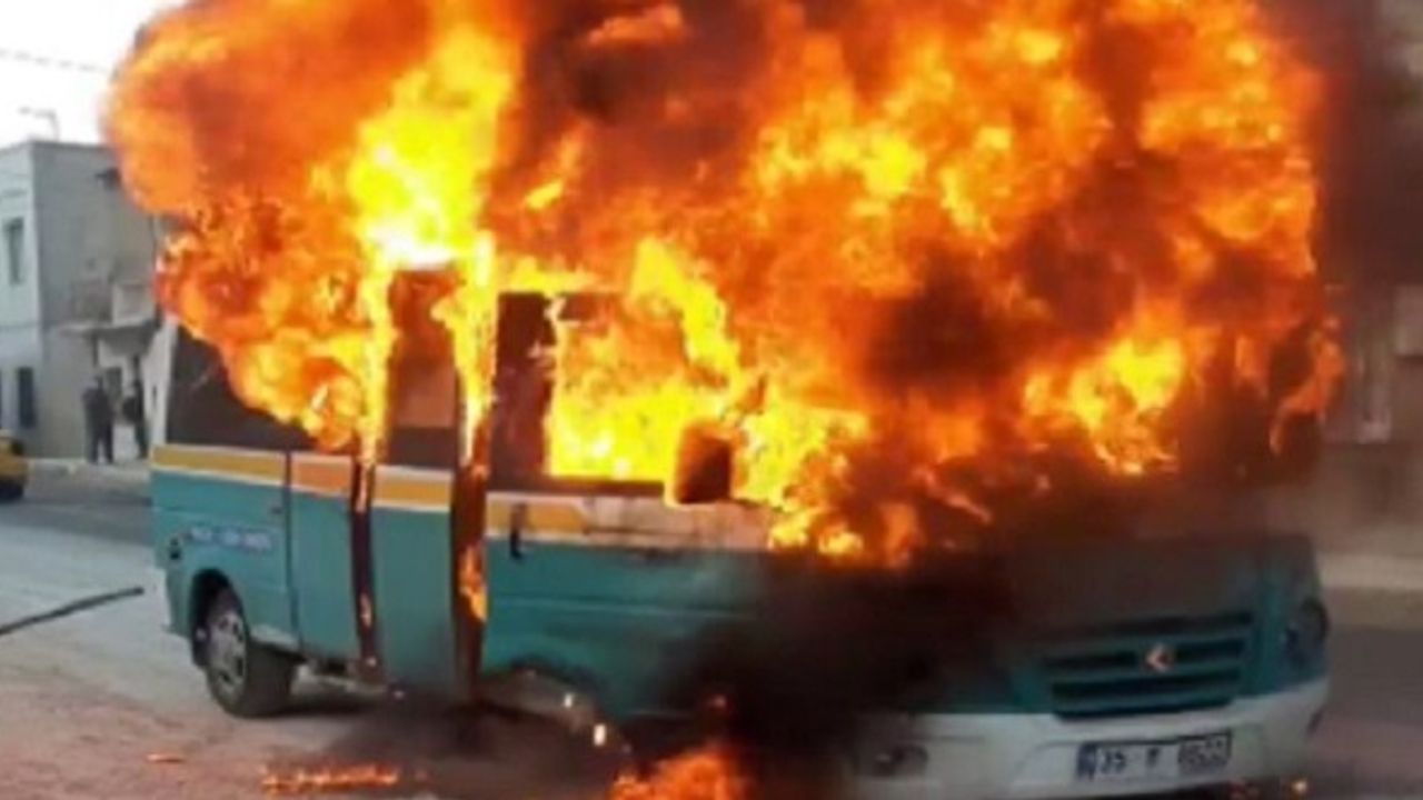 İzmir Konak Gürçeşme Mahallesi yolcu minibüsü yandı