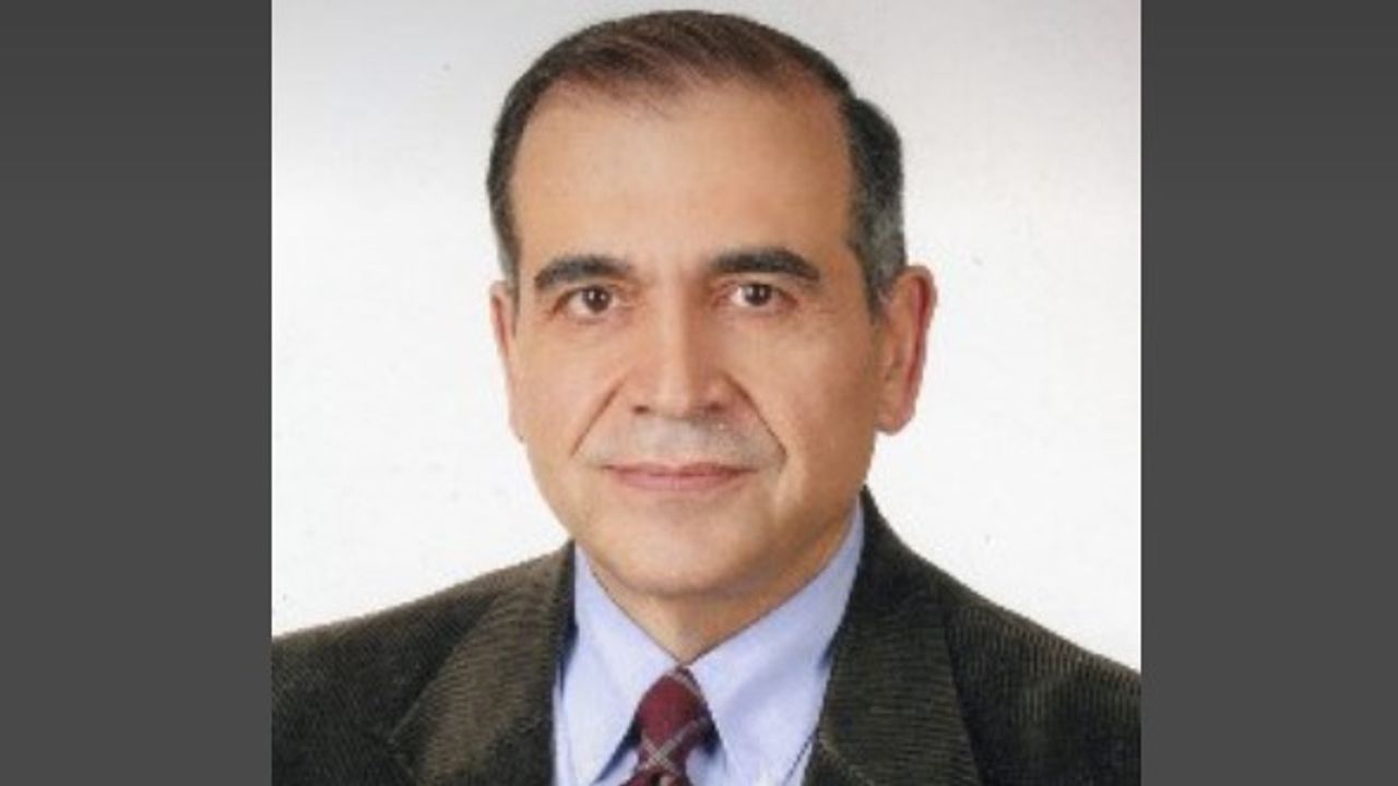 Prof. Dr. Mustafa Erdik kimdir nereli memleketi kaç yaşında kitapları hangi liseden mezun?