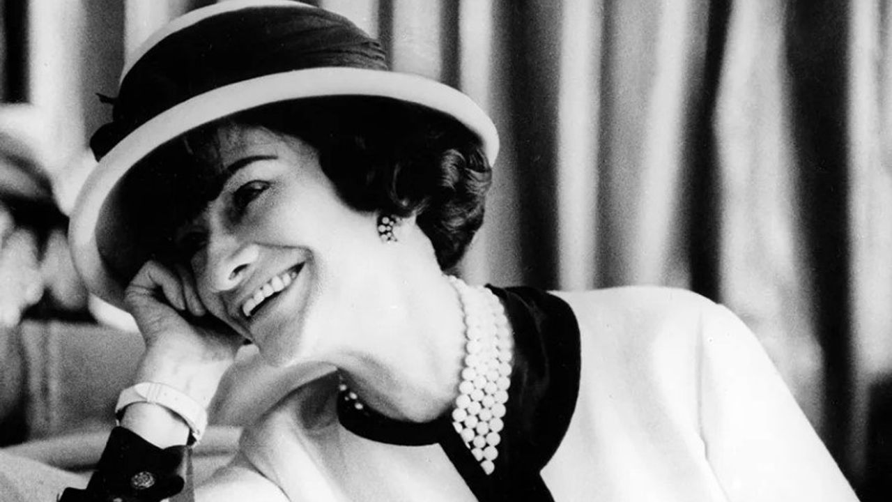 Coco Chanel kimdir kısaca hayatı parfümleri ile ünlü Coco Chanel kaç yaşında öldü biyografi bilgileri