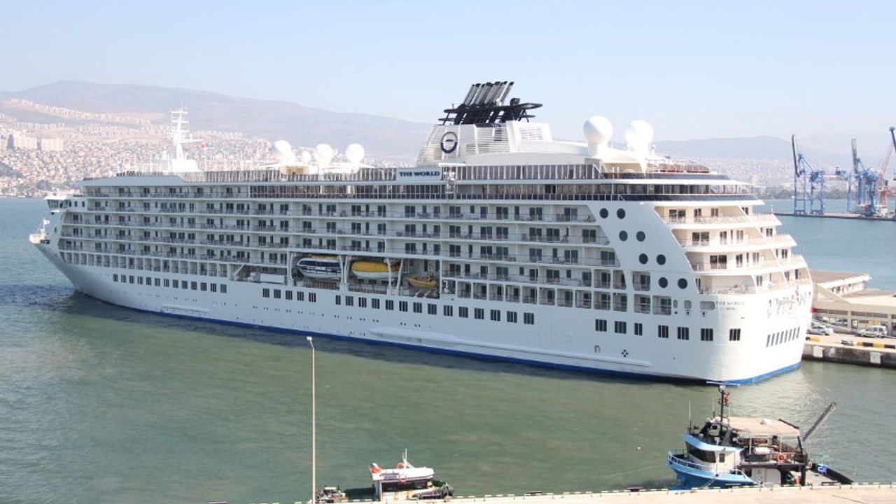 İzmir Limanı’na 2023 yılının ilk kruvaziyer gemisi geldi