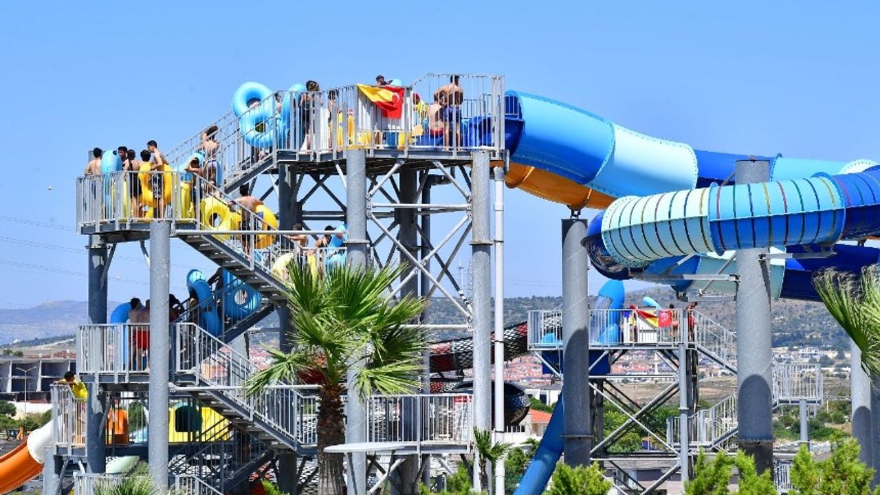 İzmir Çeşme Oasis Aquapark fiyat 2023 giriş ücreti Oasis Aquapark kapanış saati