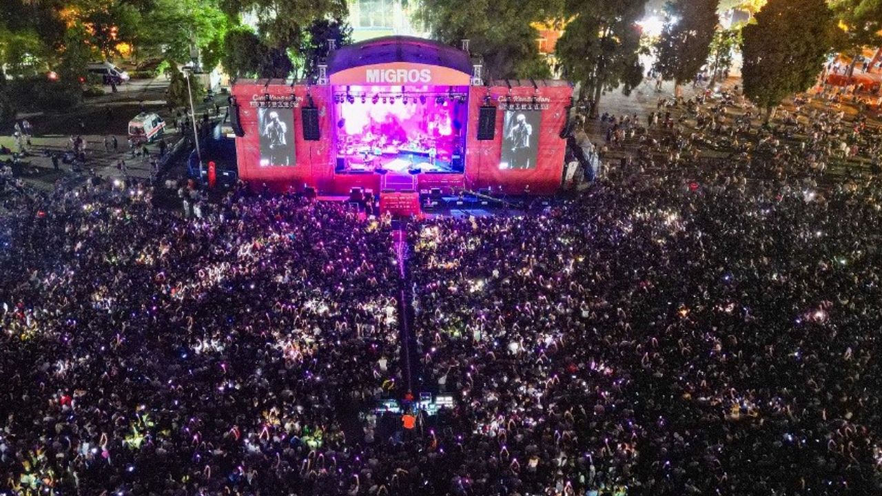 İzmir Enternasyonal Fuarı 2023 çim konserleri mogambo geceleri rock & more sahnesi