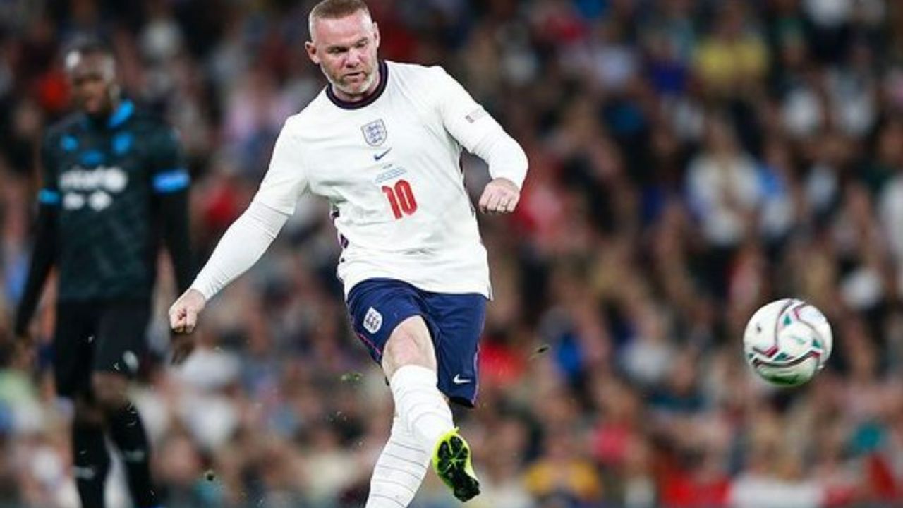 Wayne Rooney hangi takımlarda oynadı kariyeri boyunca kaç gol attı aslen nereli kimdir?