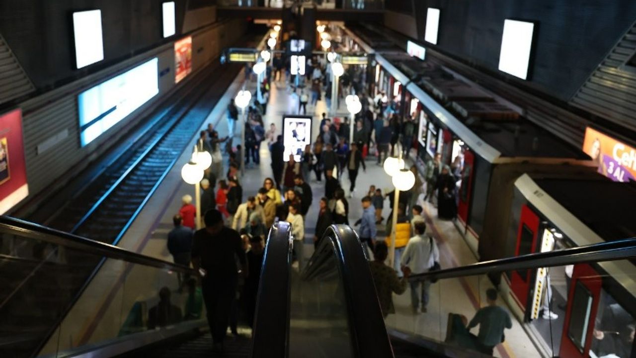 İzmir yılbaşı ulaşım saatleri ESHOT, İZULAŞ, İZDENİZ, İzmir Metro ve Tramvay