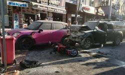 Son Dakika İzmir Aliağa Kurtuluş Mahallesi Mustafa Ekmekçi Kavşağı'nda trafik kazası