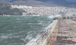 Son Dakika İzmir fırtına kabusu geri döndü, vapur seferleri iptal edildi