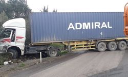 İzmir Aliağa trafik kazası: Eski Foça Kavşağı’nda 2 tır ile kamyon çarpıştı