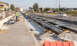 İzmir Çiğli Tramvay hattı inşaatı için ilk raylar döşendi