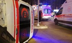 İzmir Bornova Kazımdirik Mahallesi Gediz Kavşağı trafik kazası: Ambulans yan yattı