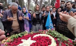 İzmir Ege Üniversitesi’nde bıçaklı saldırıda hayatını kaybeden Fırat Çakıroğlu anıldı