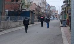 Uşak Fevzi Çakmak Mahallesi Muhsin Yazıcıoğlu Caddesi silahlı kavga: 2 yaralı