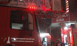 İzmir Konak Gıda Çarşısı’nda yangın: Konak Yenişehir Mahallesi’nde 3 işyeri yandı