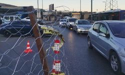 İzmir Bornova Egemenlik Mahallesi’nde mülk sahipleri yola tel çit çektirdi