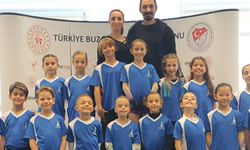 İzmirli sporcular, Artistik Buz Pateni Atatürk Kupası'nda şov yaptı