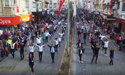 İzmir Ödemiş'te 2 bin kişi aynı anda zeybek oynadı