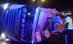 Bornova trafik kazası! Çevreyolunda TIR devrildi
