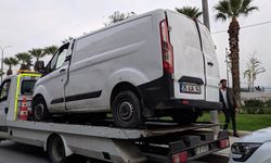 Karşıyaka trafik kazası! Mehmet Salih Yazıcı kontrolündeki minibüs devrildi 