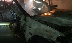 Aliağa Kurtuluş Mahallesi'nde bir kamyonet yandı