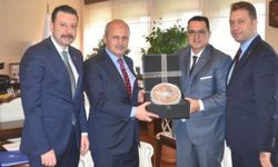 İzmir Ticaret Odası heyeti Bakan Mehmet Cahit Turhan’la görüştü