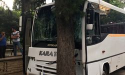 İzmir Bornova'da frenleri patlayan öğrenci servisi ağaca çarptı: 15 yaralı