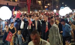 İzmir'de 9 Eylül akşamı Fener Alayı coşkusu yaşandı