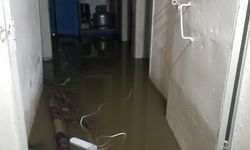 İzmir Karabağlar'da evleri su bastı