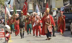 İzmir Torbalı'da seçim kutlaması mehteran takımıyla yapıldı