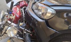 Karabağlar trafik kazası! Otomobil motosiklete çarptı