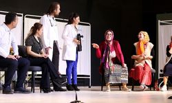 Menemen’de sağlık çalışanları tiyatro sahneledi