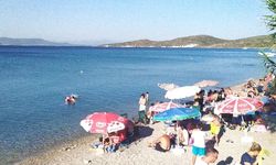 Tatil uzadı, İzmir plajları doldu