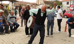 Urla'da kalker ocağı yapımına mahkemeden ret yanıtı gelince köylüler davul zurnayla kutladı