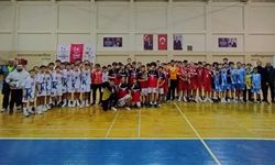 İzmir Okul Sporları Hentbol Yıldız İl Birinciliği müsabakaları yapıldı