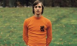 Johan Cruyff kariyeri boyunca kaç gol attı hangi takımlarda oynadı aslen nereli kimdir?