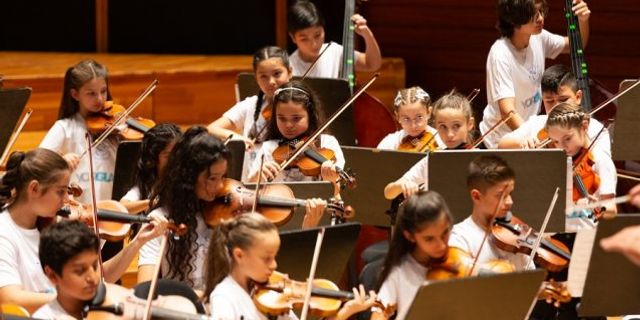 İzmir’de çocukların müzik eğitimi için yardım konseri