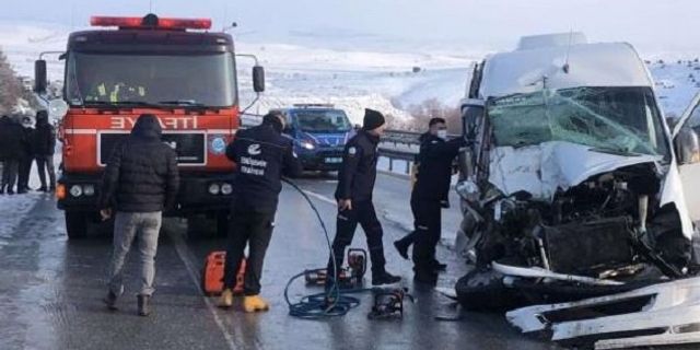 Eskişehir İnönü trafik kazası Kütahya karayolunda trafik kazası: 16 yaralı