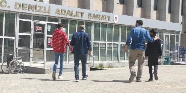 Denizli Merkezefendi Muratdede Mahallesi Mehmet Akif Ersoy Anadolu Lisesi önünde bıçaklı kavga