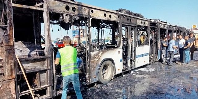 İzmir Çiğli’de belediye otobüsü yandı: Çiğli Ataşehir Mahallesi Caher Dudayev Bulvarı yangın