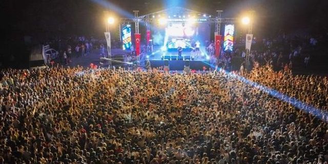 İzmir Buca Bayraklı Menemen Bergama 19 Mayıs konserleri 2022 etkinlikleri