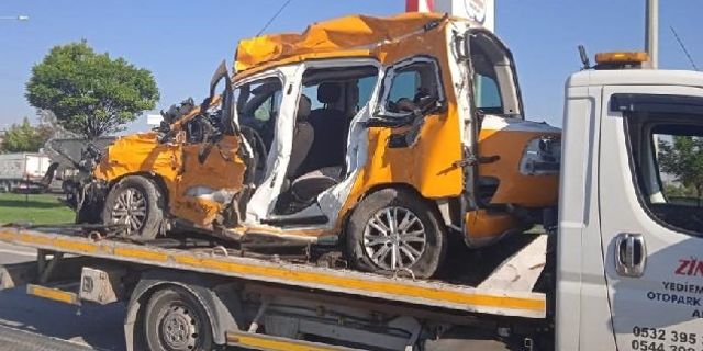 Afyon otogar kavşağı trafik kazası ticari taksi ile tır çarpıştı: 2 kişi hayatını kaybetti