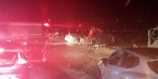 Manisa Alaşehir Kavaklıdere trafik kazası: İşçi servisi ile otomobil çarpıştı, 17 yaralı