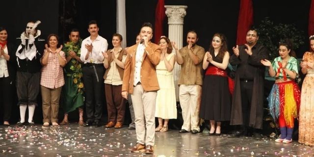 Sahne Tozu Tiyatrosu İzmir kayıtları başladı
