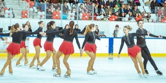 İzmir Büyükşehir Belediyesi Spor Kulübü buz pateni sporcularından çifte başarı
