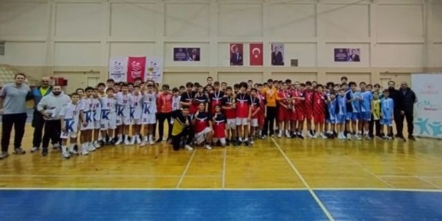 İzmir Okul Sporları Hentbol Yıldız İl Birinciliği müsabakaları yapıldı