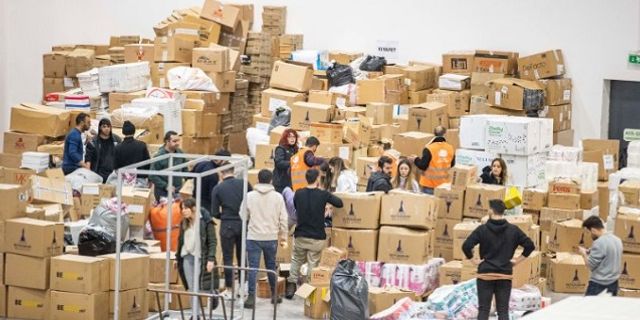 İzmir’den afet bölgesine yardımlar 65 milyon lirayı aştı